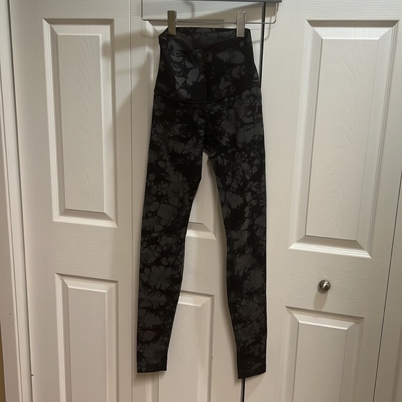 Lululemon Wonder Under Luxtreme Shibori - Picture 3 of 5